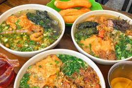 Bánh đa cua và chả chìa Hạ Lũng lọt top ẩm thực tiêu biểu Việt Nam