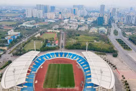 Sân Mỹ Đình "lột xác" sau khi bị chê như bãi cỏ chăn bò