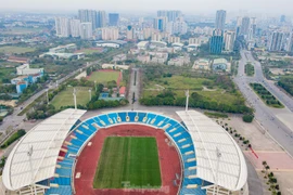 Sân Mỹ Đình "lột xác" sau khi bị chê như bãi cỏ chăn bò