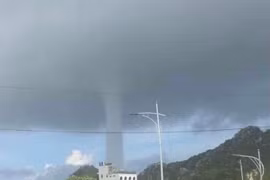 Hải Phòng: Xuất hiện vòi rồng cao hàng trăm mét