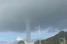 Hải Phòng: Xuất hiện vòi rồng cao hàng trăm mét