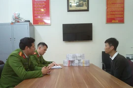 Hải Phòng: Vận chuyển 5 băng pháo nổ, thanh niên bị “bế về đồn”