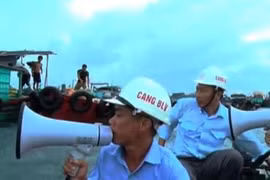 Người dân Quảng Ninh, Hải Phòng oằn mình chống bão số 1