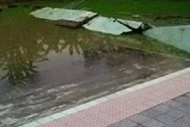 Đổ tường bể bơi khiến một học sinh tử vong