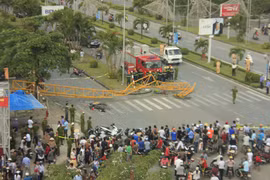 Cận cảnh sập cẩu xây tòa nhà ngân hàng BIDV đè chết người