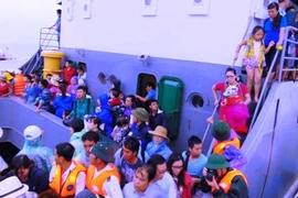 UBND tỉnh Quảng Ninh xin lỗi du khách vụ thu vé tàu