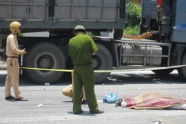 Cán chết một phụ nữ đi đường, lái phương tiện bỏ chạy