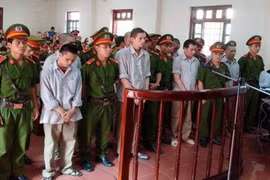 Xét xử sơ thẩm vụ “quan tài diễu phố” tại Vĩnh Phúc