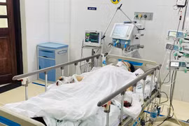 Chơi pháo tự chế trẻ 16 tuổi chấn thương khắp cơ thể, dập nát “cậu nhỏ”