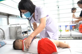 bác sĩ bệnh viện Nhi TƯ giải đáp bệnh tay chân miệng biến chứng nặng