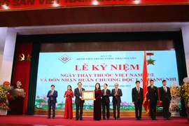 Bệnh viện Trung ương Thái Nguyên đón nhận Huân chương Độc lập Hạng Nhì