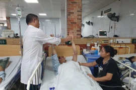 Nhiều trẻ em cũng ngộ độc thuốc lá điện tử: chuyên gia đề nghị cấm