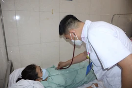 Sốt xuất huyết nổi mẩn đỏ và ngứa… coi chừng suy gan cấp