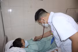 Sốt xuất huyết nổi mẩn đỏ và ngứa… coi chừng suy gan cấp