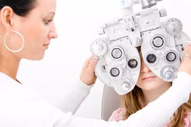 Nhìn mờ, đột ngột mất thị lực cẩn thận ung thư mắt lan tràn đến gan