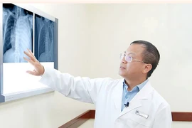 Xẹp toàn bộ một bên phổi do ung thư di căn