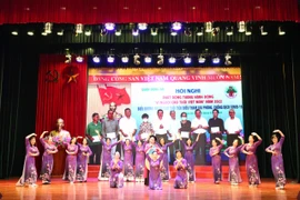 Việt Nam già hóa nhanh nhất thế giới: Mỗi người sống 10 năm với bệnh tật 