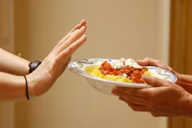 Bác sĩ chỉ rõ cách ăn uống trước mổ để phẫu thuật thành công