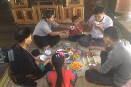 Bác sĩ chỉ rõ chế độ dinh dưỡng và cách sóc trẻ dịp lễ Tết