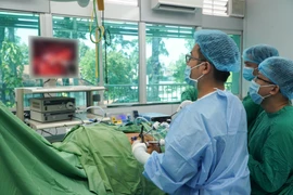 Nội soi thành công cho bệnh ung thư thận có chồi bướu trong tĩnh mạch chủ