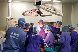 Thoát vị thành bụng sau hút mỡ bụng