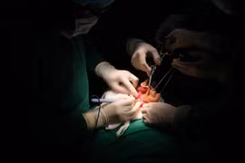 Cắt bỏ bướu giáp khổng lồ đeo bám 40 năm ở cụ bà 92 tuổi