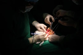 Cắt bỏ bướu giáp khổng lồ đeo bám 40 năm ở cụ bà 92 tuổi