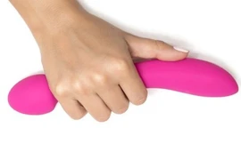 Đồ chơi tình dục dài 25 cm mắc kẹt trong trực tràng thanh niên 21 tuổi 