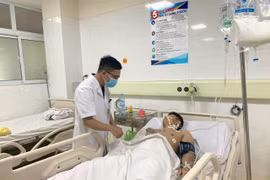 Cứu nam thanh niên ngã từ độ cao 7m vỡ gan, chấn thương ngực kín nặng