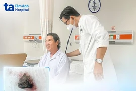 Thích gặm xương người đàn ông bị xương 2 cm găm trong phổi gây mô hạt