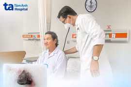 Thích gặm xương người đàn ông bị xương 2 cm găm trong phổi gây mô hạt