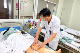 Cô gái 16 tuổi 8 năm đau khớp vì bệnh lý hiếm gặp