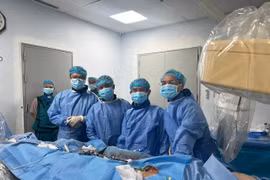 Thay van động mạch phổi qua da cứu bệnh nhân bị bệnh tim tứ chứng fallot