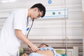 Phải mổ cấp cứu và truyền máu khẩn cấp vì chảy máu mũi