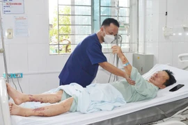 Ăn thịt lợn người đàn ông bị sốc nhiễm khuẩn do nhiễm liên cầu lợn