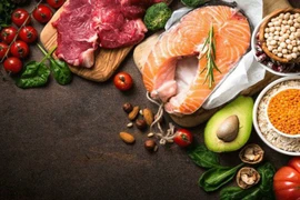 Bác sĩ mách cách bổ sung dưỡng chất giảm tê tay chân