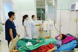 Thay huyết tương bằng máy siêu lọc máu cứu bệnh nhân do uống thuốc nam