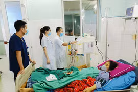 Thay huyết tương bằng máy siêu lọc máu cứu bệnh nhân do uống thuốc nam