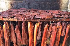 Bác sĩ chỉ rõ các loại thực phẩm nhiều người “khoái” ăn gây ung thư