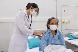 Nhiều người viêm phổi nặng vì mắc bệnh hô hấp khi giao mùa