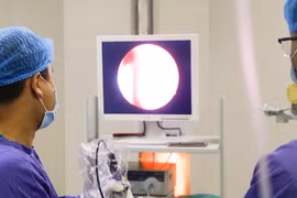 Ngạt mũi nhiều năm bất ngờ phát hiện u hốc mũi trái