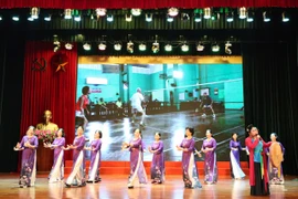  Người cao tuổi thủ đô giúp con cháu thực hiện tốt kế hoạch dân số