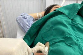 Sốt và đau hạ sườn bất ngờ phát hiện khối mủ áp xe gan khổng lồ