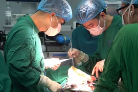 Vừa xuống xe khách thì mất ý thức, ngất xỉu do vỡ thai ngoài tử cung