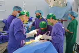 Ngoạn mục ca thay khớp háng cho cụ bà 107 tuổi