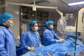 Nút mạch nỗ lực cứu quả thận duy nhất chứa đầy u cho cô gái trẻ