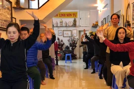 Day ấn huyệt bách hội tăng trí nhớ