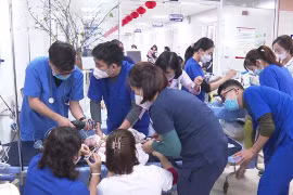 Nghẹt thở cứu bé 2 tháng tuổi ngừng tuần hoàn