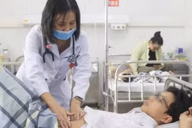 Nguy cơ viêm loét dạ dày biến chứng nặng ở trẻ dưới 16 tuổi