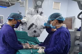 Bác sĩ hướng dẫn tự kiểm tra giãn tĩnh mạch tinh đơn giản tại nhà